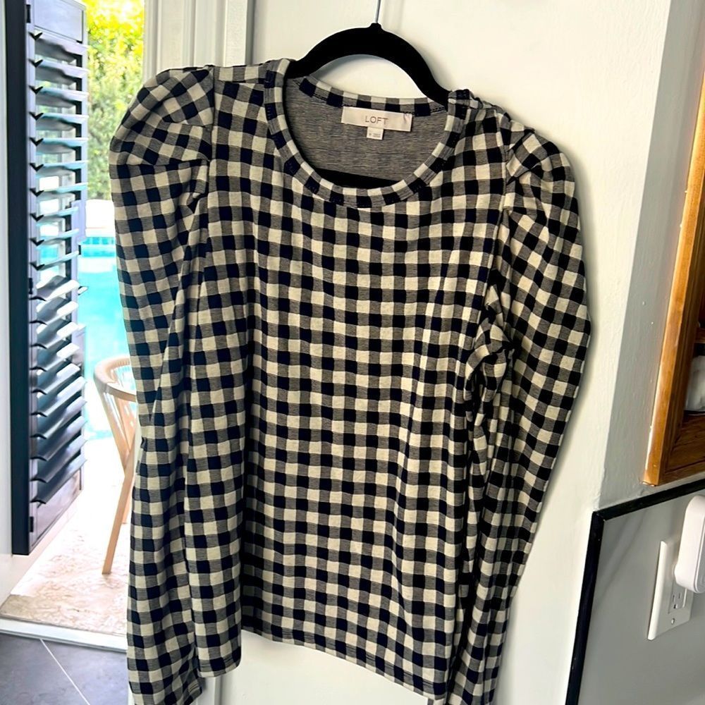 LOFT Navy gingham long sleeved puffed shoulder top size medium